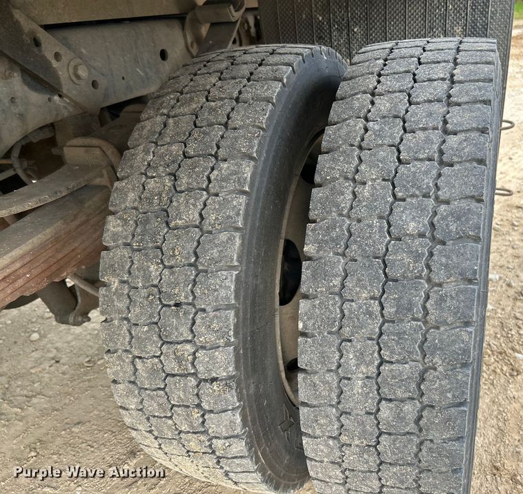 image for item NL9609 2012 Ford F550 Super Duty XL  flatbed truck