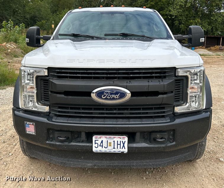 image for item NL9610 2018 Ford F550 Super Duty XL  Crew Cab flatbed truck