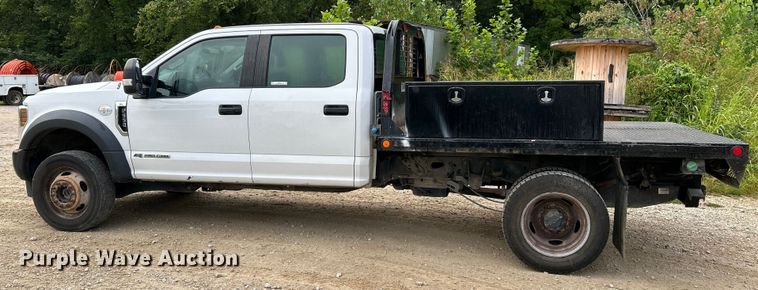image for item NL9610 2018 Ford F550 Super Duty XL  Crew Cab flatbed truck