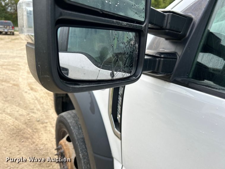 image for item NL9610 2018 Ford F550 Super Duty XL  Crew Cab flatbed truck