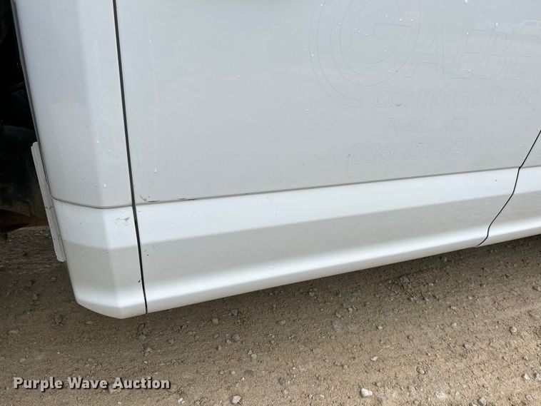 image for item NL9610 2018 Ford F550 Super Duty XL  Crew Cab flatbed truck