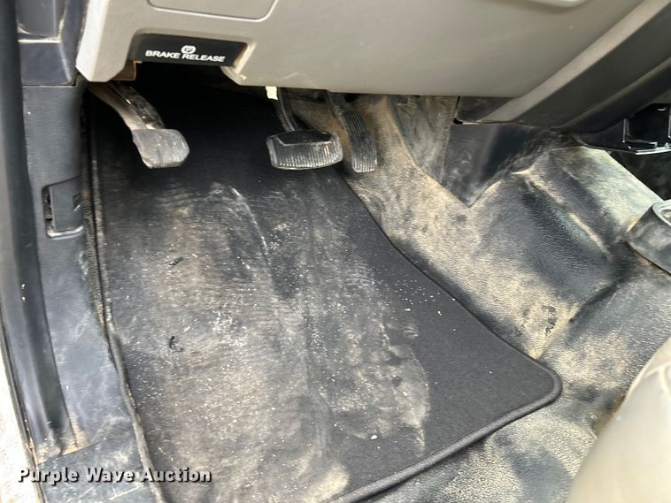 image for item NL9610 2018 Ford F550 Super Duty XL  Crew Cab flatbed truck