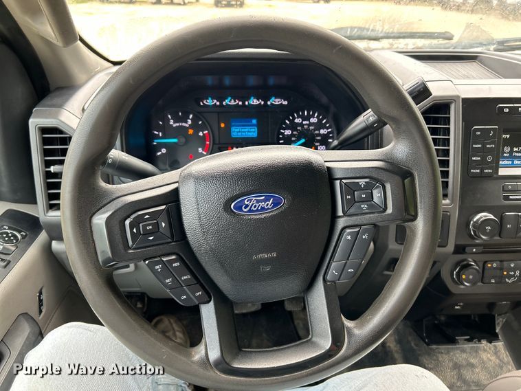 image for item NL9610 2018 Ford F550 Super Duty XL  Crew Cab flatbed truck