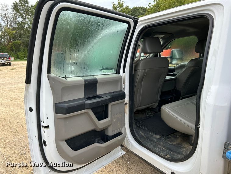 image for item NL9610 2018 Ford F550 Super Duty XL  Crew Cab flatbed truck