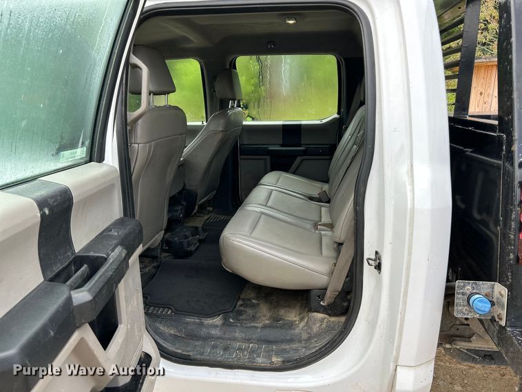 image for item NL9610 2018 Ford F550 Super Duty XL  Crew Cab flatbed truck