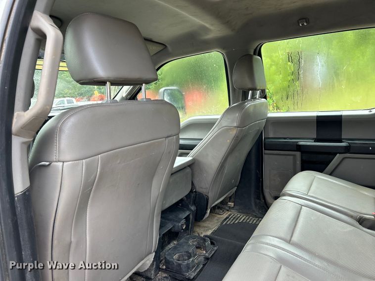 image for item NL9610 2018 Ford F550 Super Duty XL  Crew Cab flatbed truck