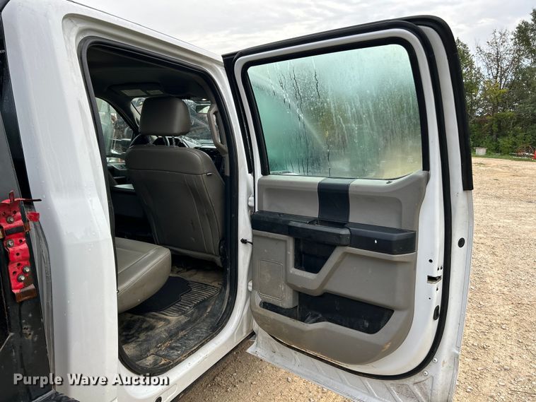 image for item NL9610 2018 Ford F550 Super Duty XL  Crew Cab flatbed truck