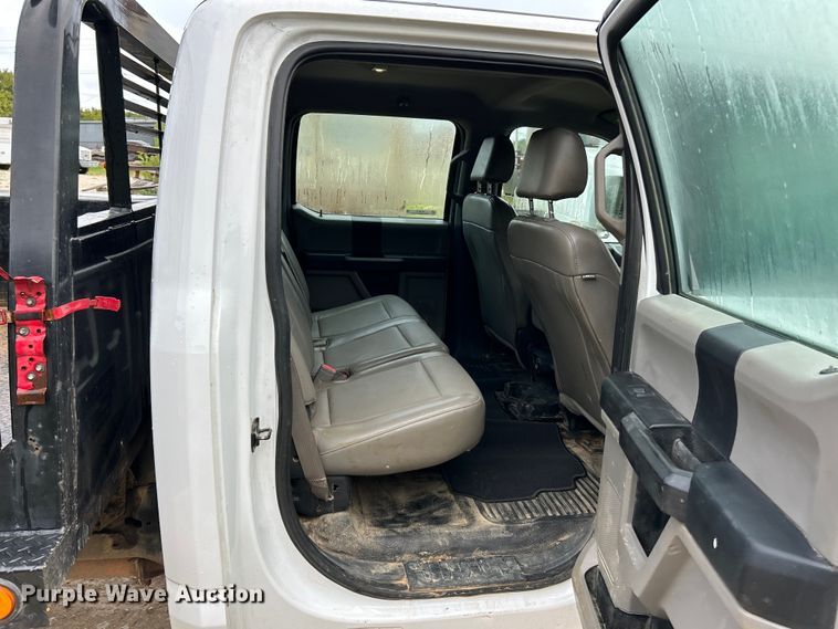 image for item NL9610 2018 Ford F550 Super Duty XL  Crew Cab flatbed truck