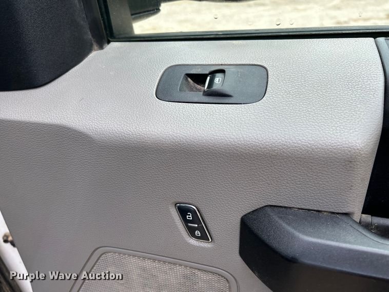 image for item NL9610 2018 Ford F550 Super Duty XL  Crew Cab flatbed truck