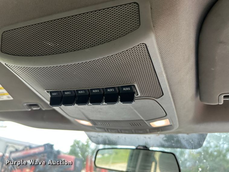 image for item NL9610 2018 Ford F550 Super Duty XL  Crew Cab flatbed truck