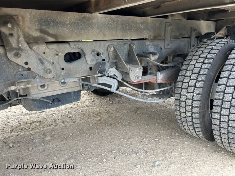 image for item NL9610 2018 Ford F550 Super Duty XL  Crew Cab flatbed truck