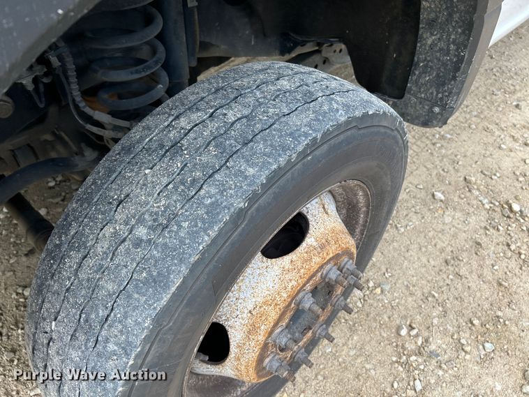 image for item NL9610 2018 Ford F550 Super Duty XL  Crew Cab flatbed truck