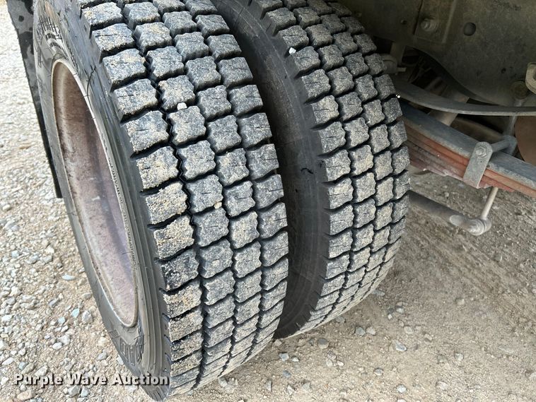 image for item NL9610 2018 Ford F550 Super Duty XL  Crew Cab flatbed truck