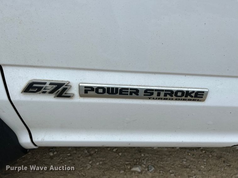 image for item NL9610 2018 Ford F550 Super Duty XL  Crew Cab flatbed truck