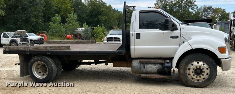 image for item NL9611 2007 Ford F650 Super Duty XL  flatbed truck