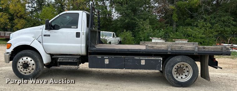 image for item NL9611 2007 Ford F650 Super Duty XL  flatbed truck