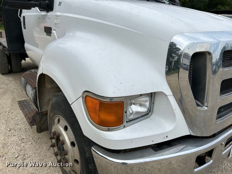 image for item NL9611 2007 Ford F650 Super Duty XL  flatbed truck