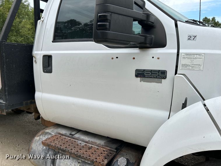 image for item NL9611 2007 Ford F650 Super Duty XL  flatbed truck