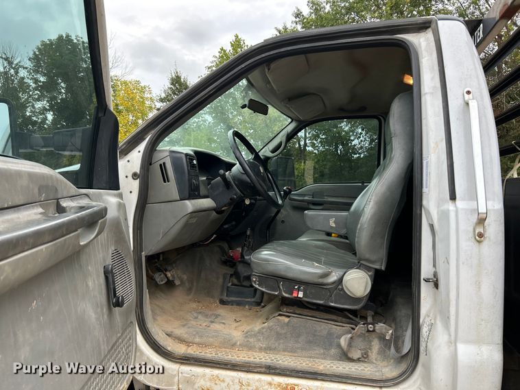 image for item NL9611 2007 Ford F650 Super Duty XL  flatbed truck