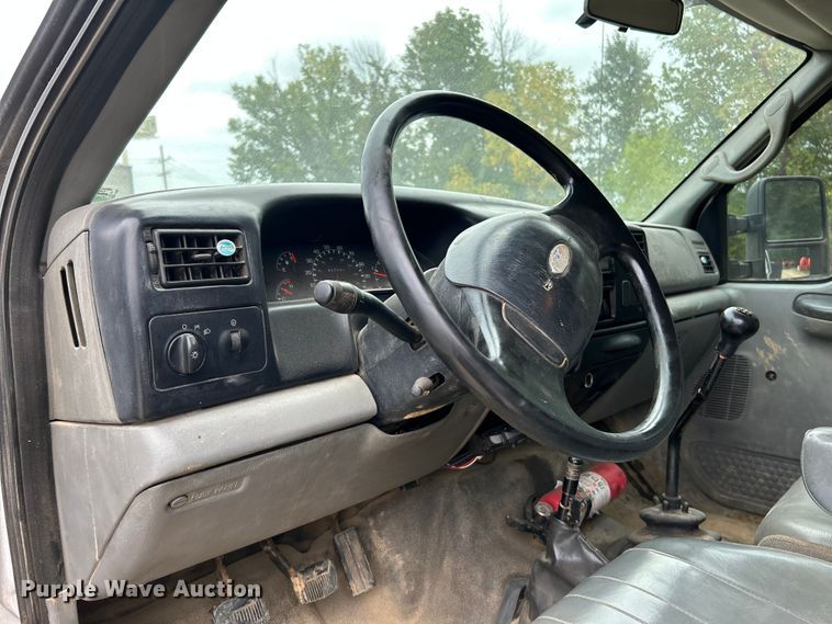 image for item NL9611 2007 Ford F650 Super Duty XL  flatbed truck