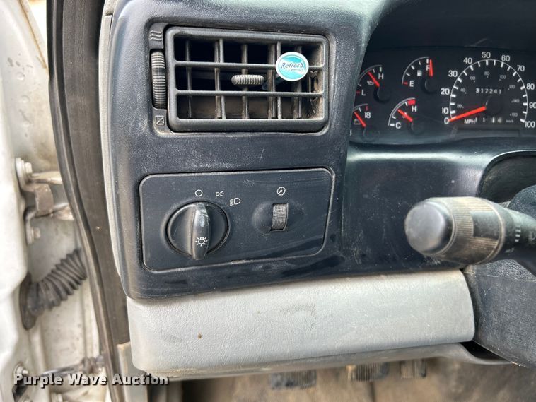 image for item NL9611 2007 Ford F650 Super Duty XL  flatbed truck