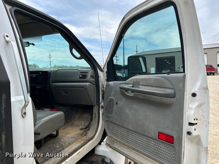 image for item NL9611 2007 Ford F650 Super Duty XL  flatbed truck