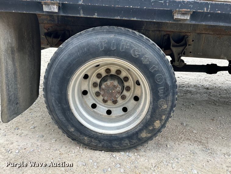 image for item NL9611 2007 Ford F650 Super Duty XL  flatbed truck