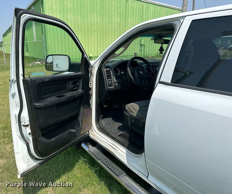 image for item NP9469 2013 Dodge Ram 2500  Crew Cab pickup truck