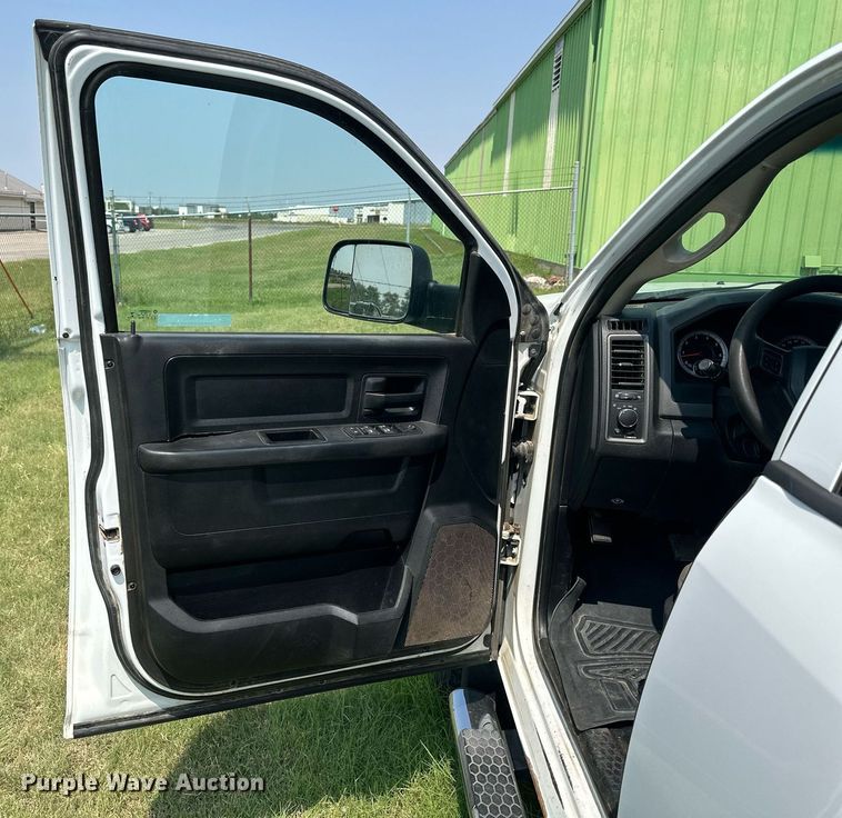 image for item NP9469 2013 Dodge Ram 2500  Crew Cab pickup truck