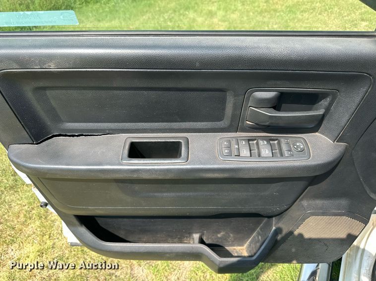 image for item NP9469 2013 Dodge Ram 2500  Crew Cab pickup truck