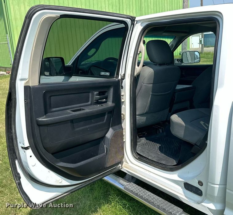 image for item NP9469 2013 Dodge Ram 2500  Crew Cab pickup truck