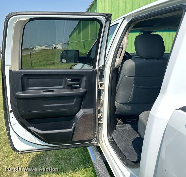 image for item NP9469 2013 Dodge Ram 2500  Crew Cab pickup truck