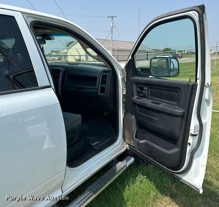 image for item NP9469 2013 Dodge Ram 2500  Crew Cab pickup truck
