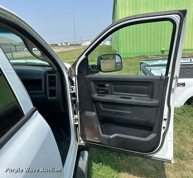 image for item NP9469 2013 Dodge Ram 2500  Crew Cab pickup truck