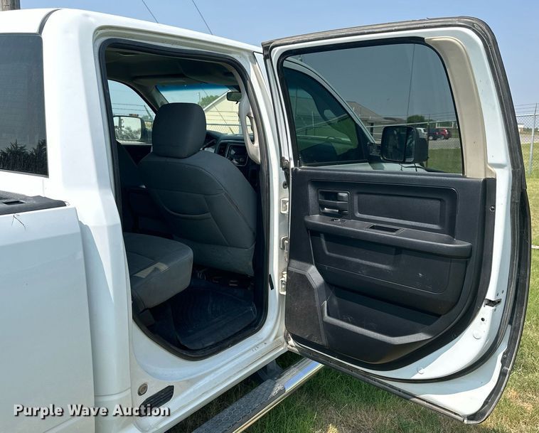 image for item NP9469 2013 Dodge Ram 2500  Crew Cab pickup truck