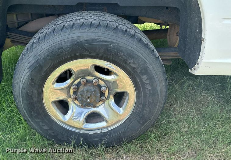 image for item NP9469 2013 Dodge Ram 2500  Crew Cab pickup truck