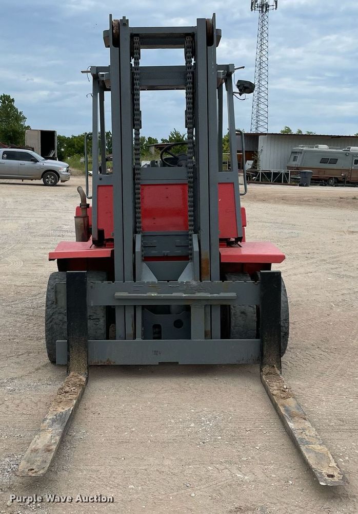 image for item NT9434 Toyota FDU70  forklift