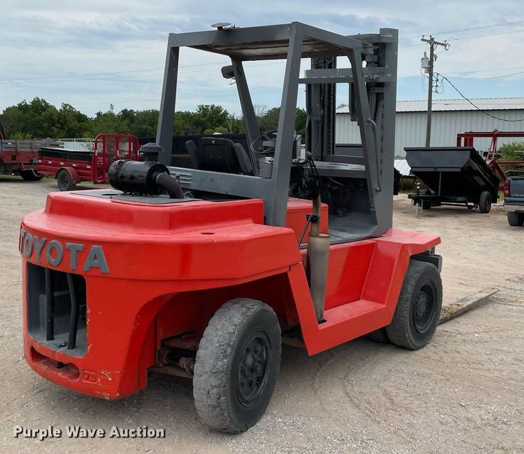 image for item NT9434 Toyota FDU70  forklift
