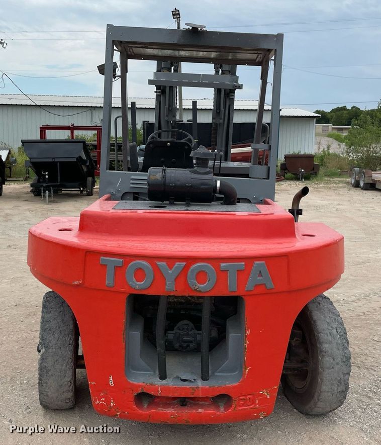 image for item NT9434 Toyota FDU70  forklift