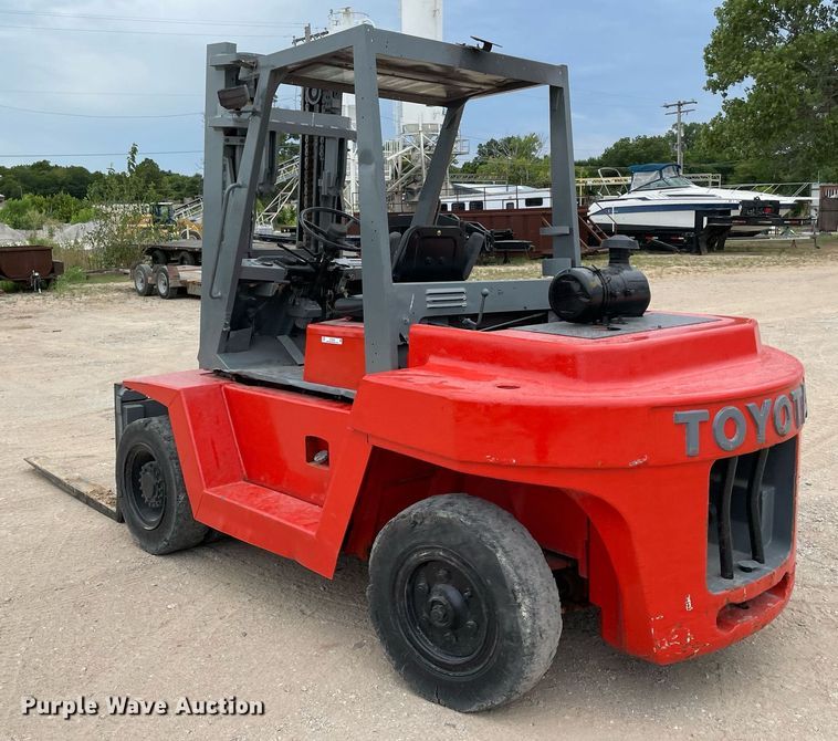 image for item NT9434 Toyota FDU70  forklift