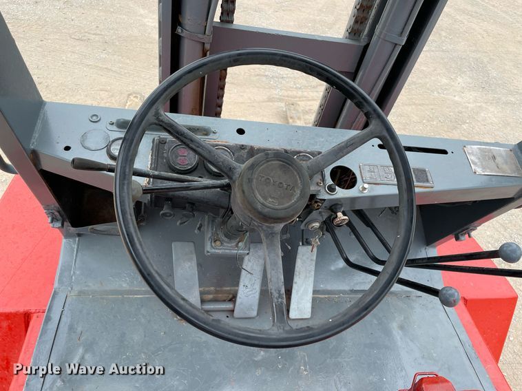 image for item NT9434 Toyota FDU70  forklift