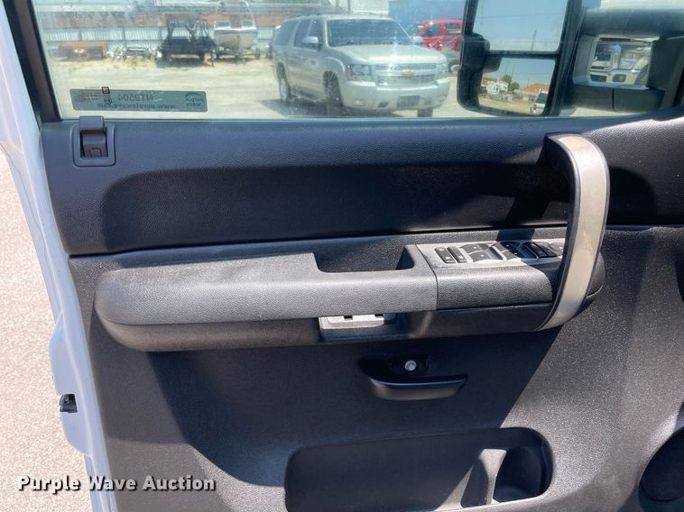 image for item NT9504 2009 Chevrolet Silverado 1500  Crew Cab pickup truck