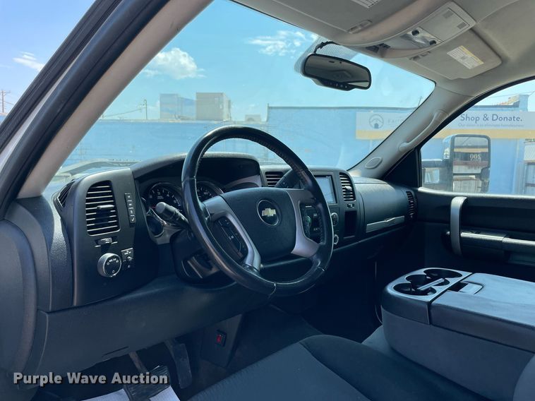 image for item NT9504 2009 Chevrolet Silverado 1500  Crew Cab pickup truck