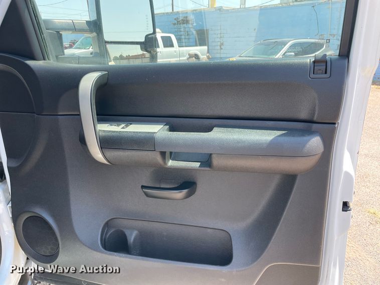 image for item NT9504 2009 Chevrolet Silverado 1500  Crew Cab pickup truck