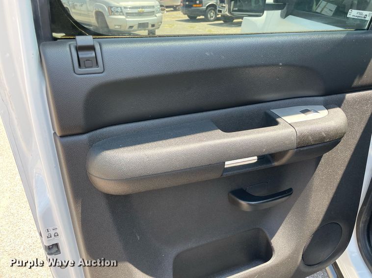 image for item NT9504 2009 Chevrolet Silverado 1500  Crew Cab pickup truck