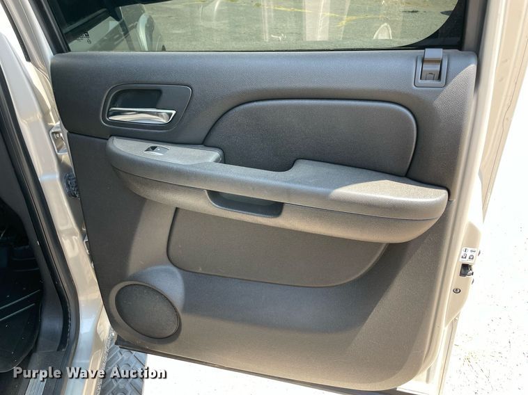 image for item NT9505 2007 Chevrolet Suburban  SUV