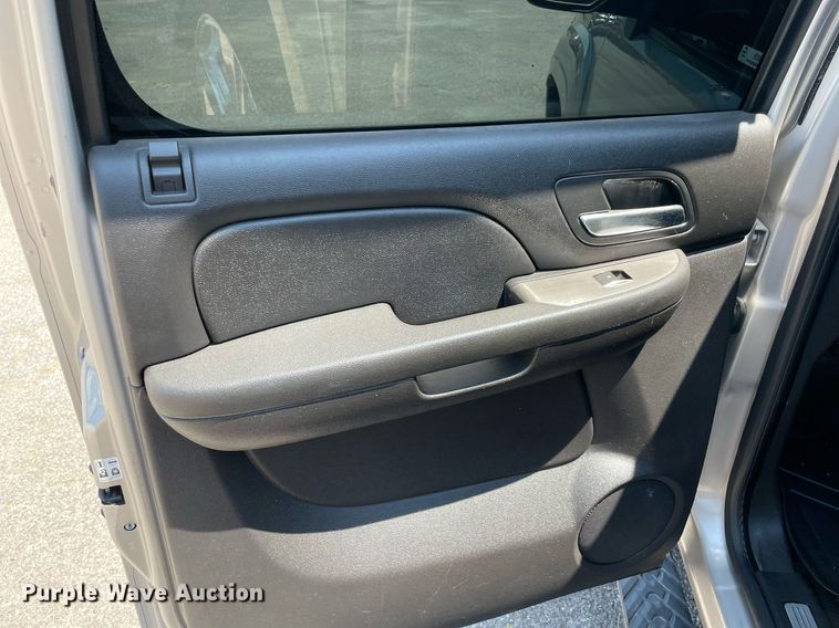 image for item NT9505 2007 Chevrolet Suburban  SUV