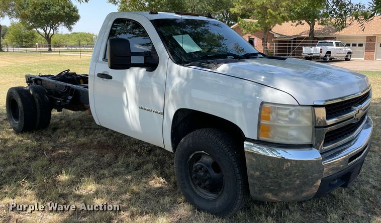 image for item NT9507 2007 Chevrolet Silverado 3500HD  pickup truck cab and chassis
