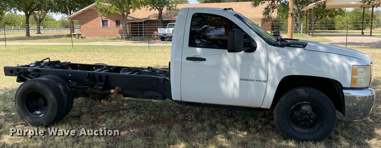 image for item NT9507 2007 Chevrolet Silverado 3500HD  pickup truck cab and chassis