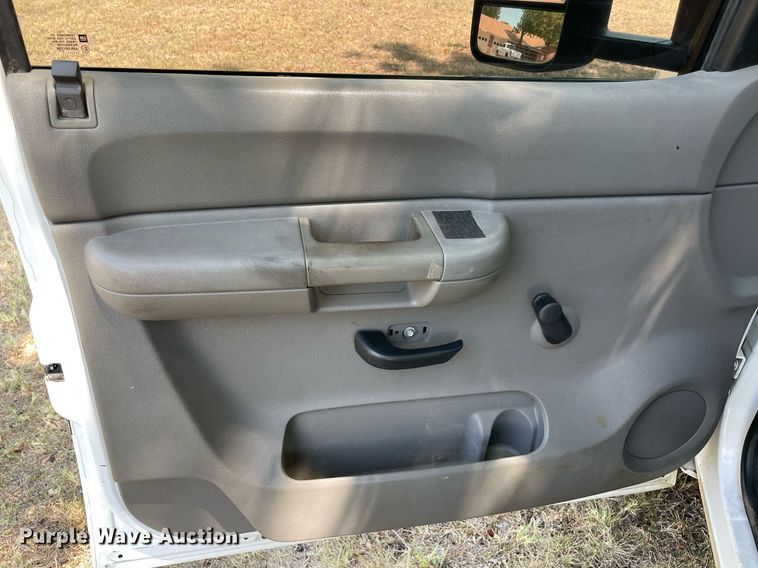 image for item NT9507 2007 Chevrolet Silverado 3500HD  pickup truck cab and chassis